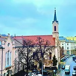 Apartment Buda Hill Charm - 3 Bdrm- Self Chkn