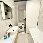 Buda Hill Charm - 3 Bdrm- Self Chkn Apartment *