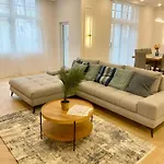 Apartment Buda Hill Charm - 3 Bdrm- Self Chkn Budapest