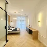 Buda Hill Charm - 3 Bdrm- Self Chkn *