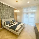 Apartment Buda Hill Charm - 3 Bdrm- Self Chkn *