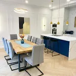 Apartment Buda Hill Charm - 3 Bdrm- Self Chkn