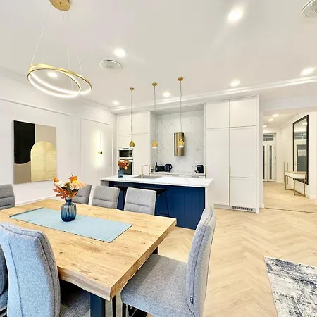 Apartment Buda Hill Charm - 3 Bdrm- Self Chkn