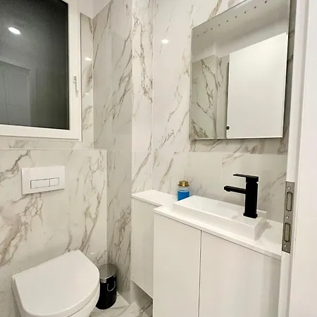 Buda Hill Charm I 3br I Self Chkn Budapest