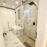 Appartement Buda Hill Charm - 3 Bdrm- Self Chkn Budapest
