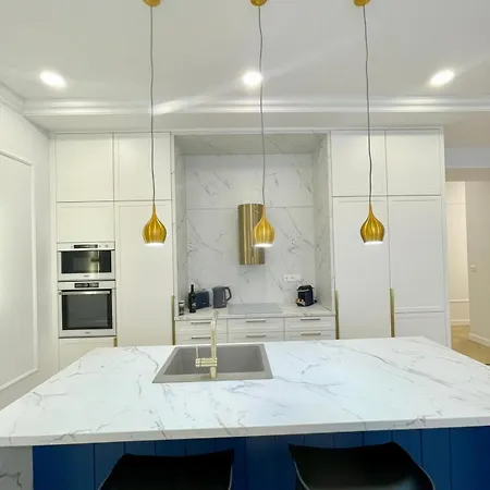 Buda Hill Charm I 3br I Self Chkn * בודפשט