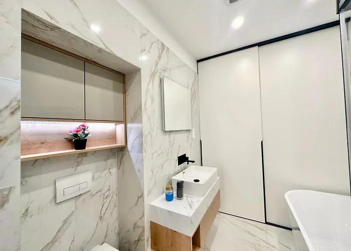 Buda Hill Charm - 3 Bedrooms - Self Check-in Budapeszt