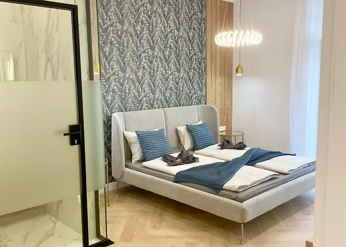 Daire Buda Hill Charm - 3 Bedrooms - Self Check-in *
