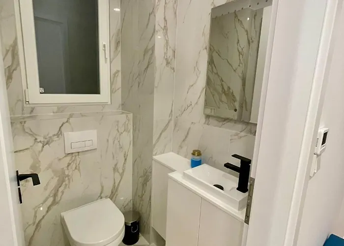 Buda Hill Charm - 3 Bedrooms - Self Check-in Budapeşte
