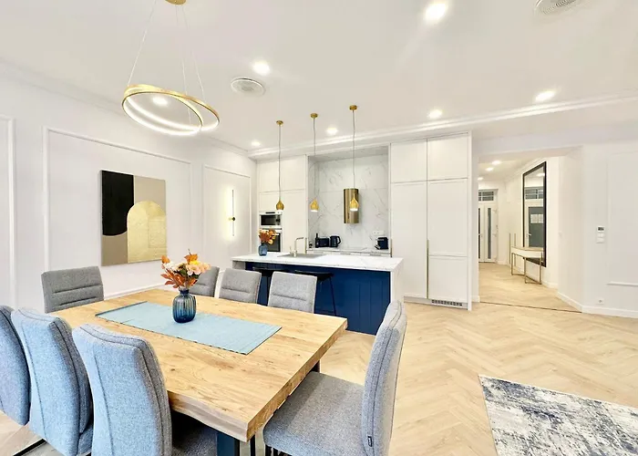 Daire Buda Hill Charm - 3 Bedrooms - Self Check-in