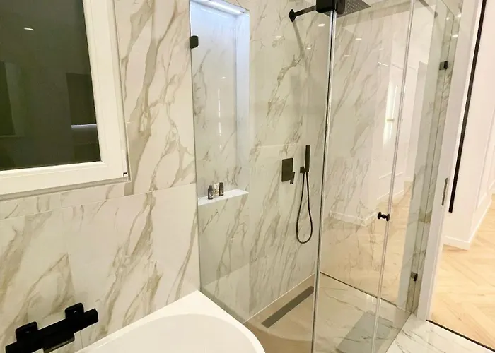 Daire Buda Hill Charm - 3 Bedrooms - Self Check-in *