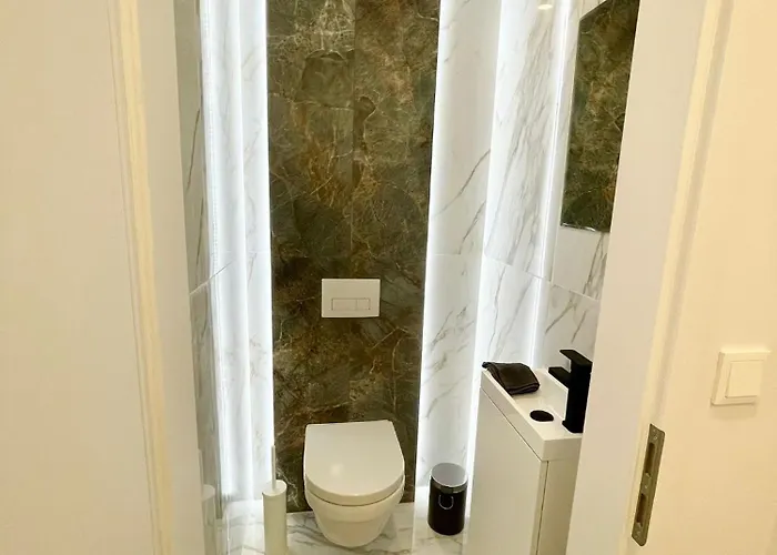 Daire Buda Hill Charm - 3 Bedrooms - Self Check-in *