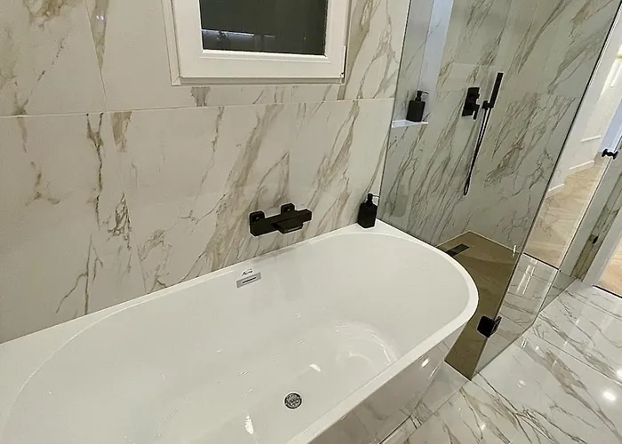 Buda Hill Charm - 3 Bedrooms - Self Check-in * Budapeşte