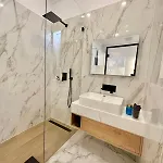 Buda Hill Charm - 3 Bdrm- Self Chkn Apartament