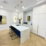 Buda Hill Charm - 3 Bdrm- Self Chkn Apartament *