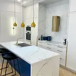 Apartament Buda Hill Charm - 3 Bdrm- Self Chkn Budapeszt