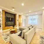 Buda Hill Charm - 3 Bdrm- Self Chkn