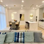Buda Hill Charm - 3 Bdrm- Self Chkn