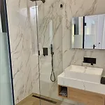 Apartament Buda Hill Charm - 3 Bdrm- Self Chkn Budapeszt