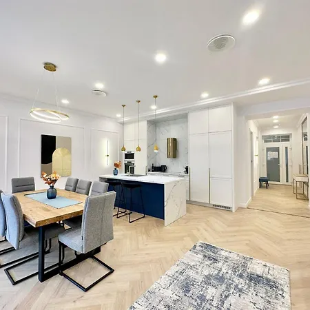 Buda Hill Charm - 3 Bdrm- Self Chkn Budapeszt