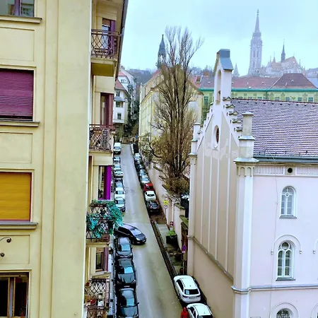 Buda Hill Charm - 3 Bdrm- Self Chkn Lejlighed Budapest