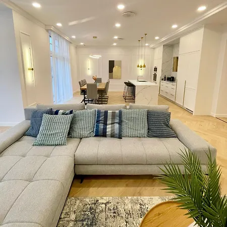 Buda Hill Charm - 3 Bdrm- Self Chkn Lejlighed Budapest