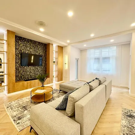 Buda Hill Charm - 3 Bdrm- Self Chkn