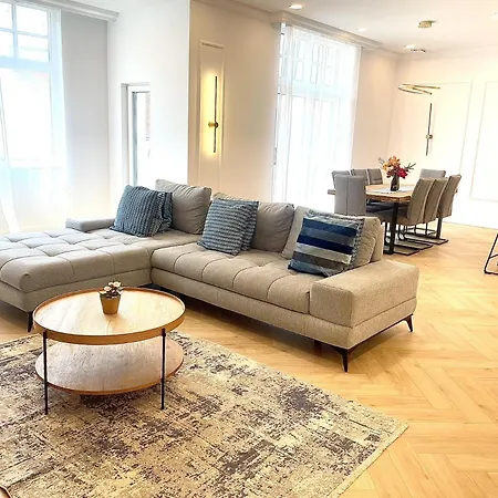 Buda Hill Charm - 3 Bdrm- Self Chkn