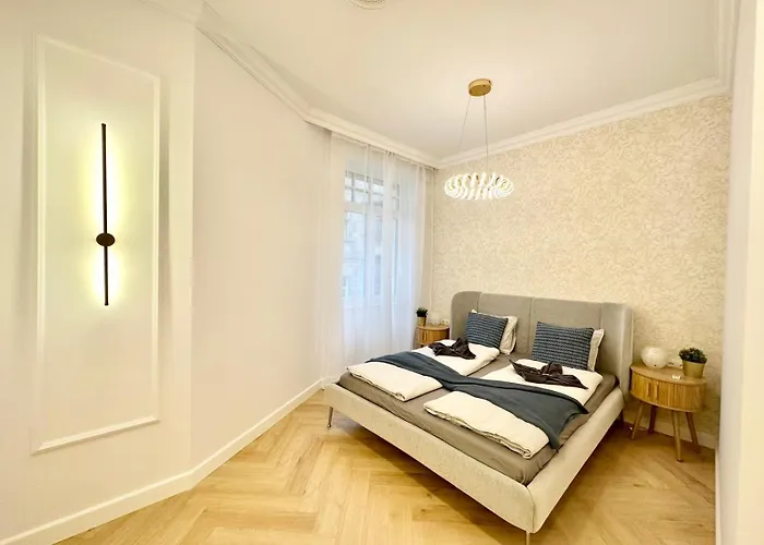 Buda Hill Charm - 3 Bedrooms - Self Check-in *