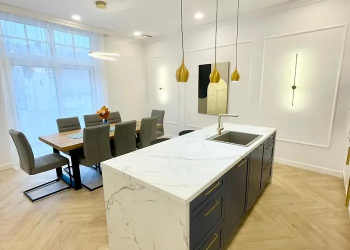 Buda Hill Charm - 3 Bedrooms - Self Check-in * Budapest