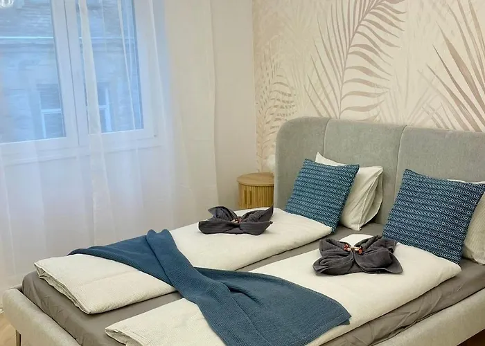 Buda Hill Charm - 3 Bedrooms - Self Check-in *