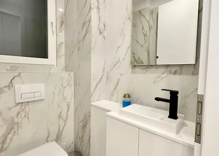 Buda Hill Charm - 3 Bedrooms - Self Check-in Budapest