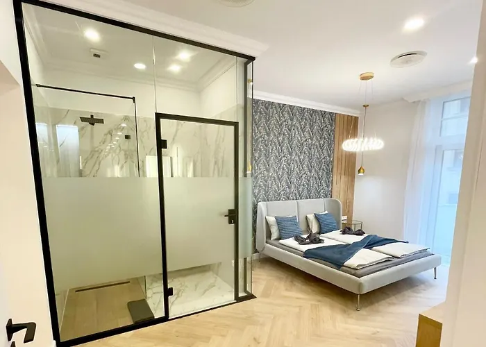Buda Hill Charm - 3 Bedrooms - Self Check-in Budapest