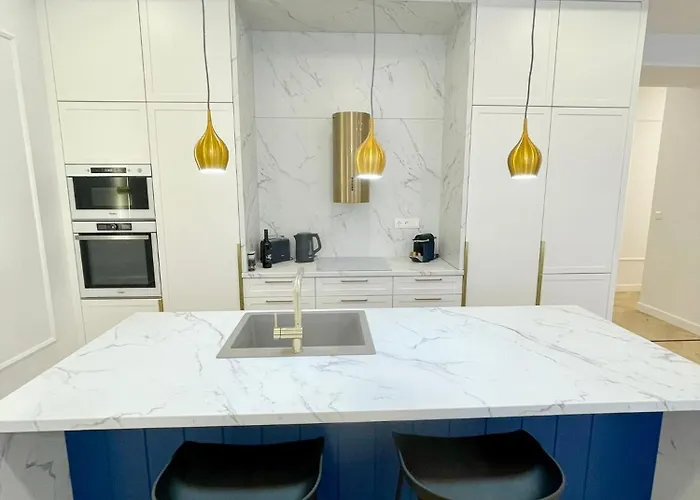 Buda Hill Charm - 3 Bedrooms - Self Check-in Budapest